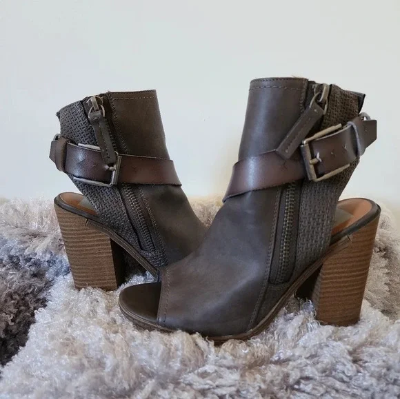 Dolce Vida Heels - Picture 4 of 6